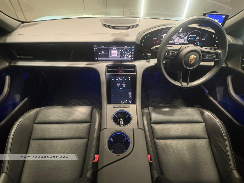 Porsche Taycan Electric Sunroof