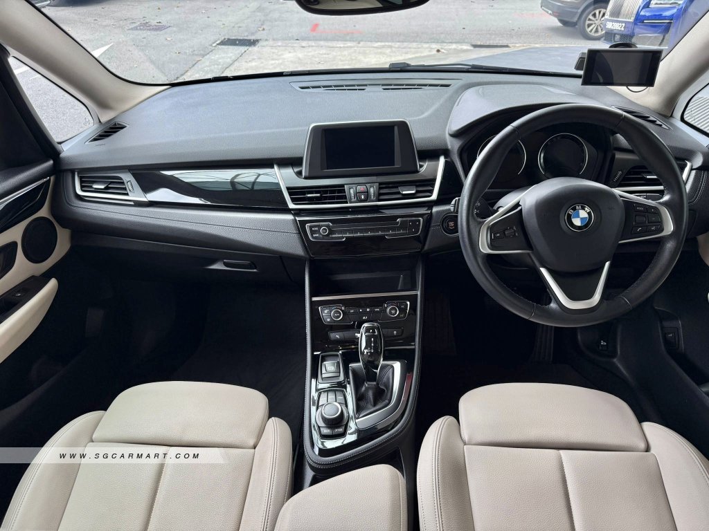 BMW 5 Series 523i Highline - Side Front