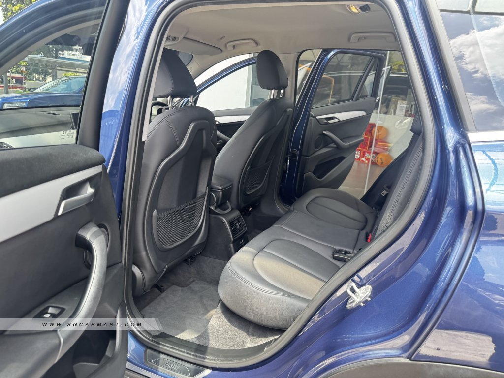 BMW 5 Series 523i Highline - Side Front