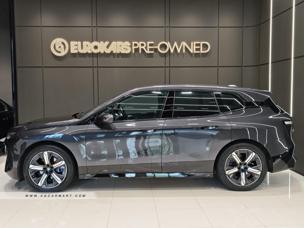 BMW iX Electric xDrive40 Sport