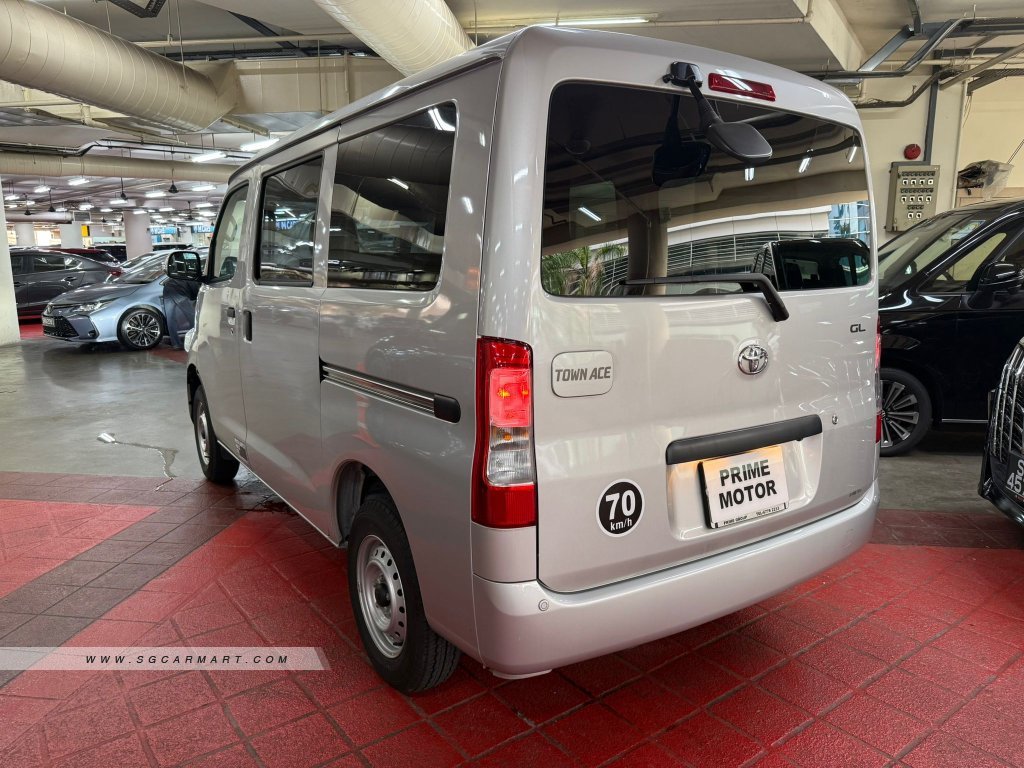 Toyota Townace 2022 photo 2