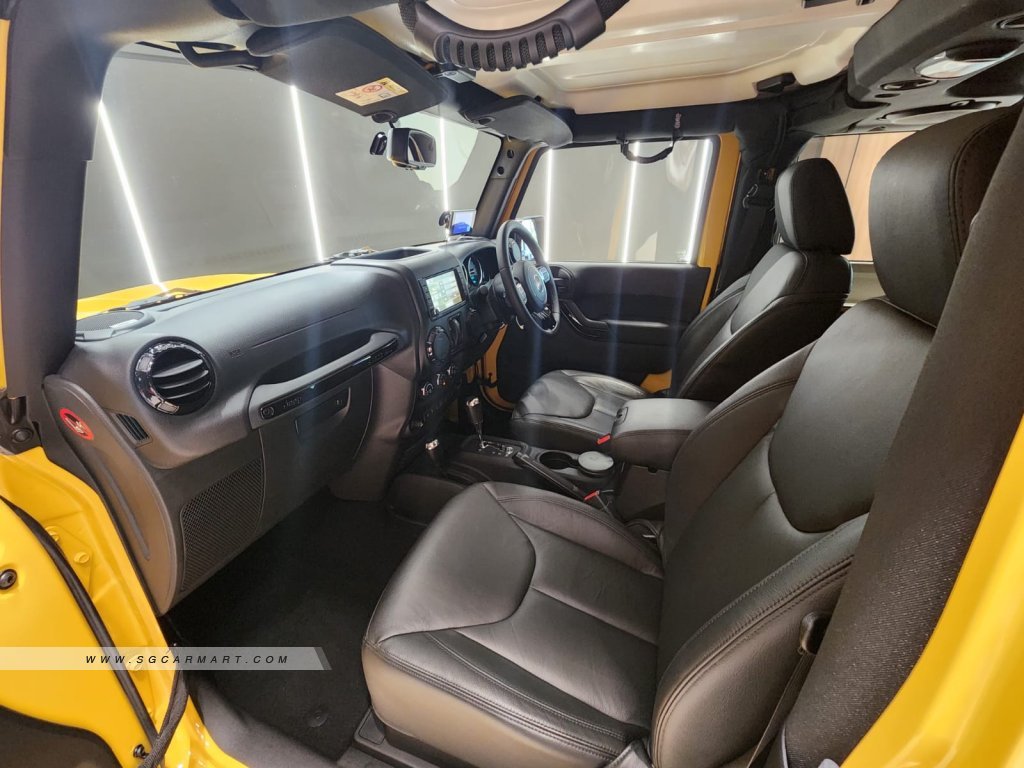 Jeep Wrangler Sahara 3.6A (COE till 09/2035)