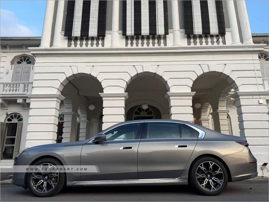 BMW 735I 2023 photo 2