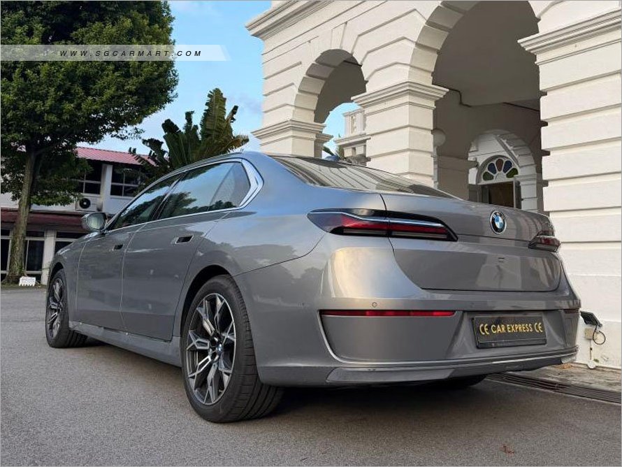 BMW 735I 2023 photo 3
