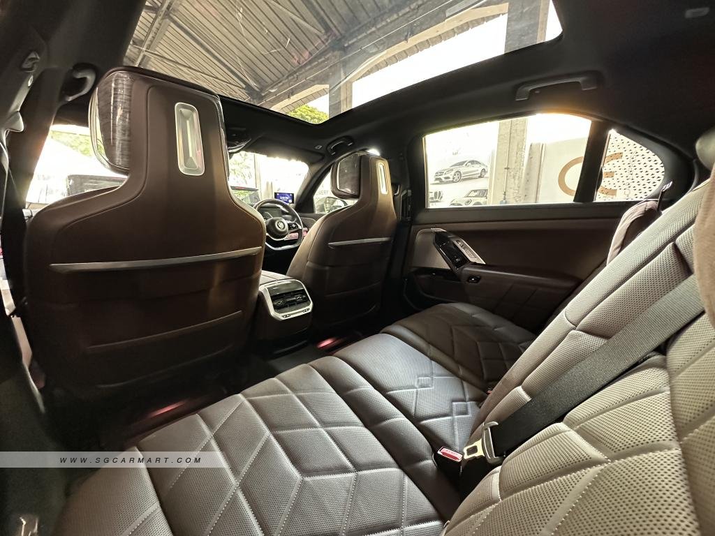 BMW 735I 2023 photo 5
