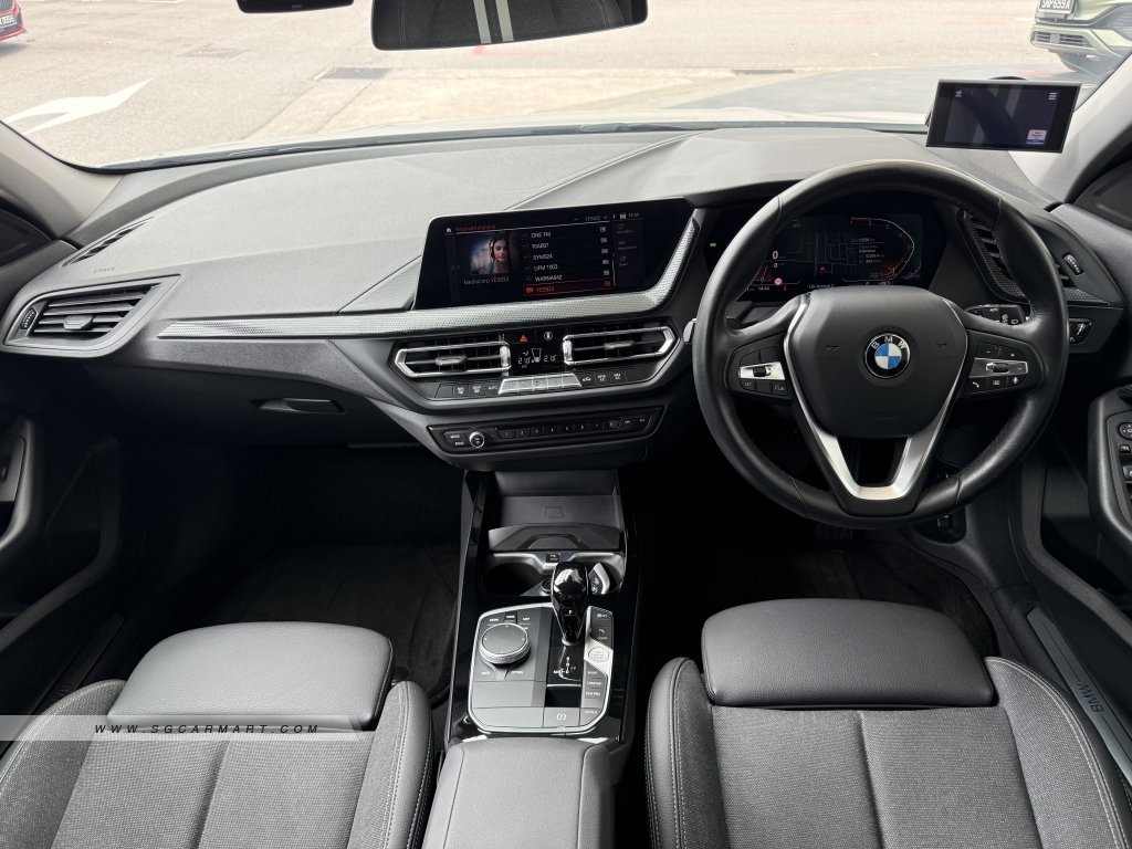 BMW 5 Series 523i Highline - Side Front