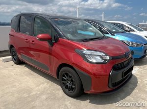 Toyota Sienta Hybrid 1.5A G