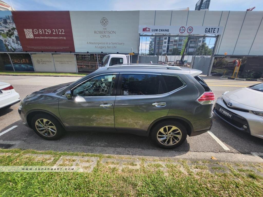BMW 5 Series 523i Highline - Side Front