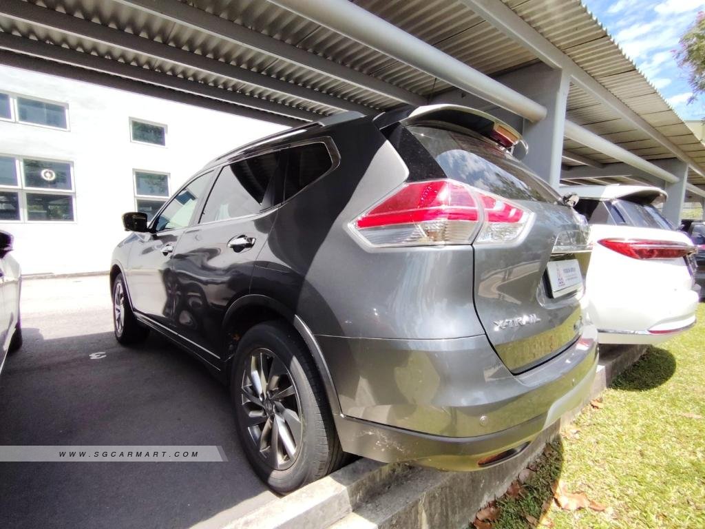 BMW 5 Series 523i Highline - Side Front