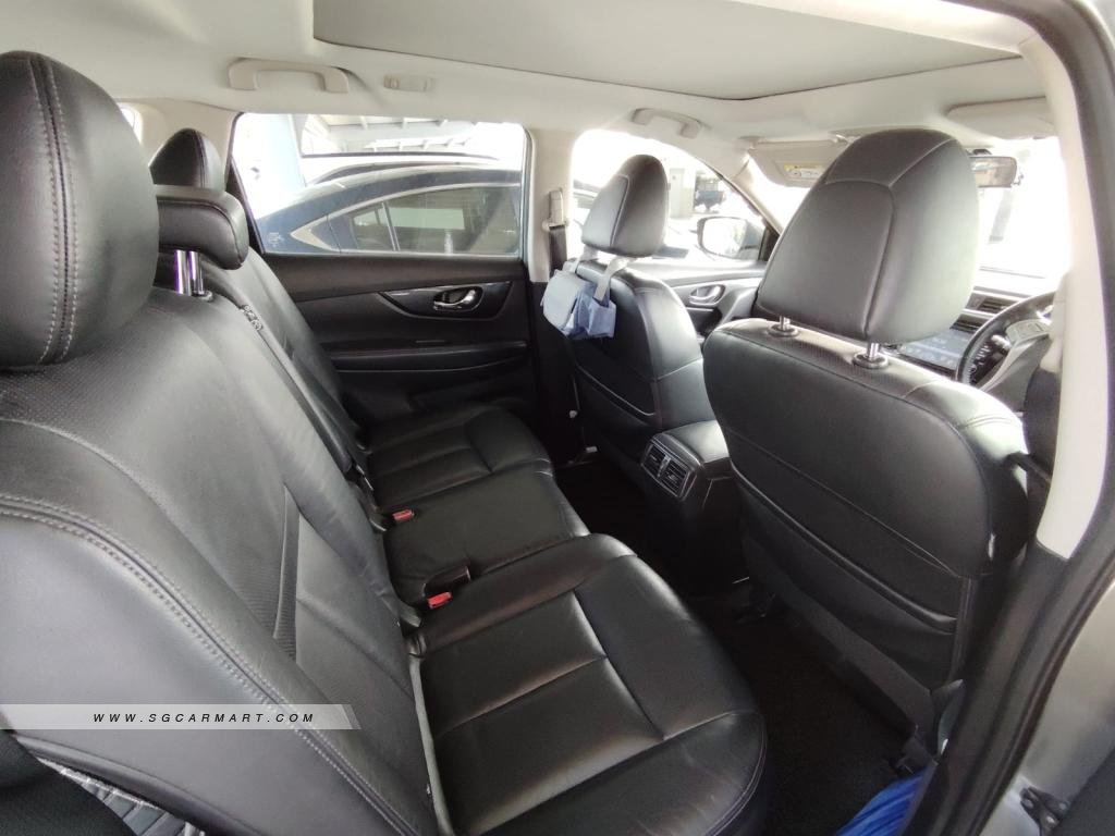 BMW 5 Series 523i Highline - Side Front