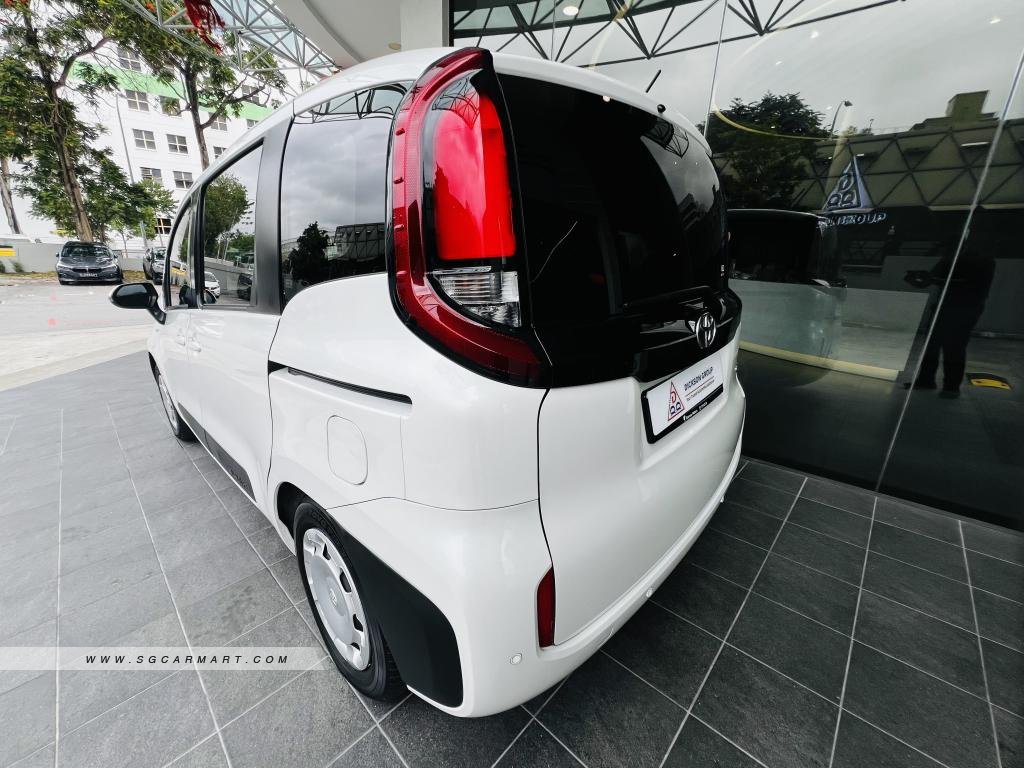 BMW 5 Series 523i Highline - Side Front