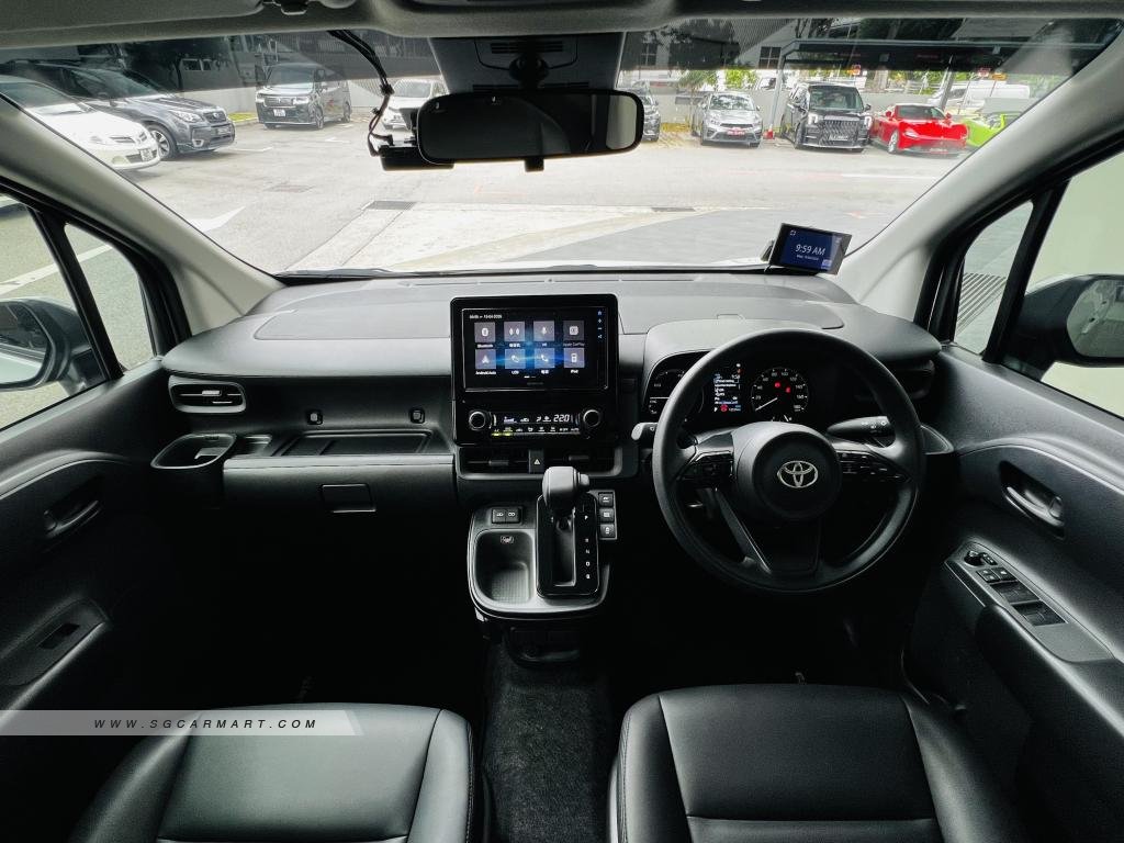 BMW 5 Series 523i Highline - Side Front