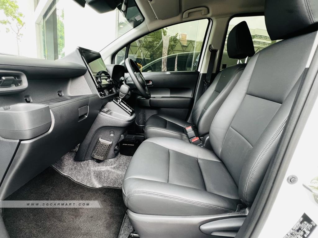 BMW 5 Series 523i Highline - Side Front