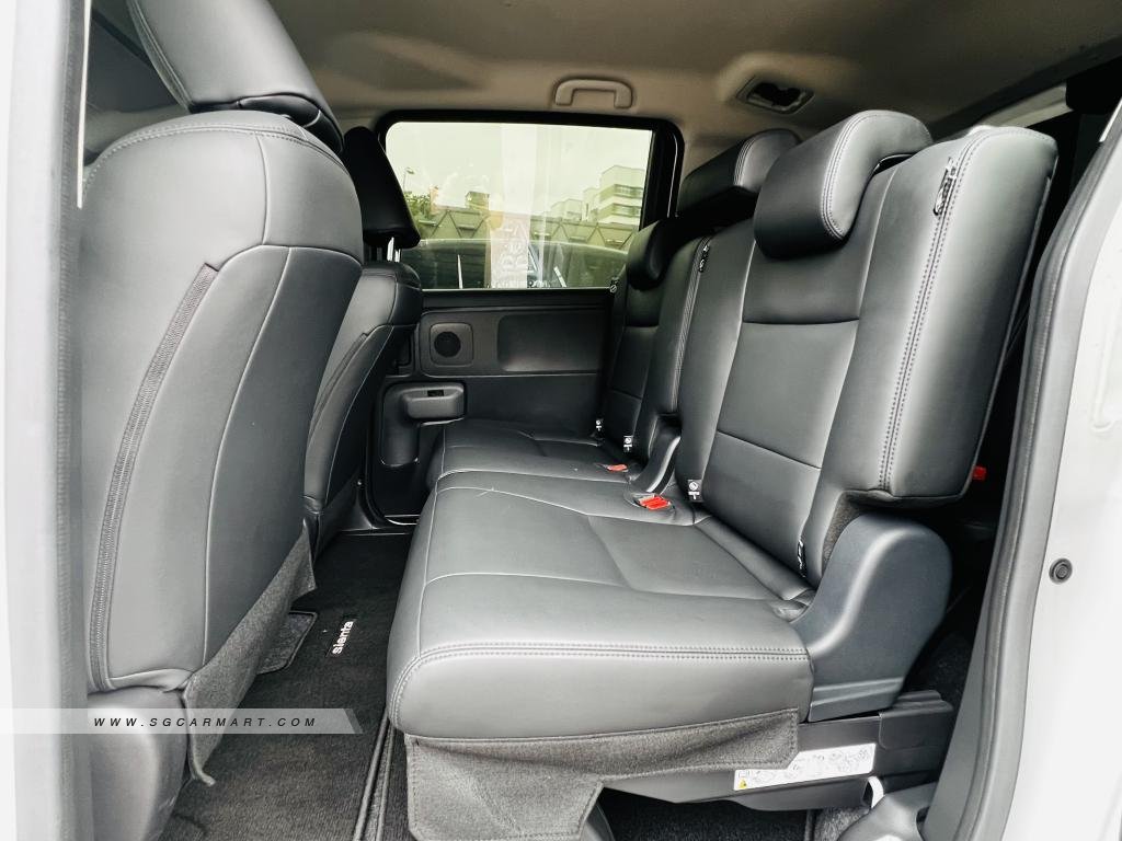 BMW 5 Series 523i Highline - Side Front