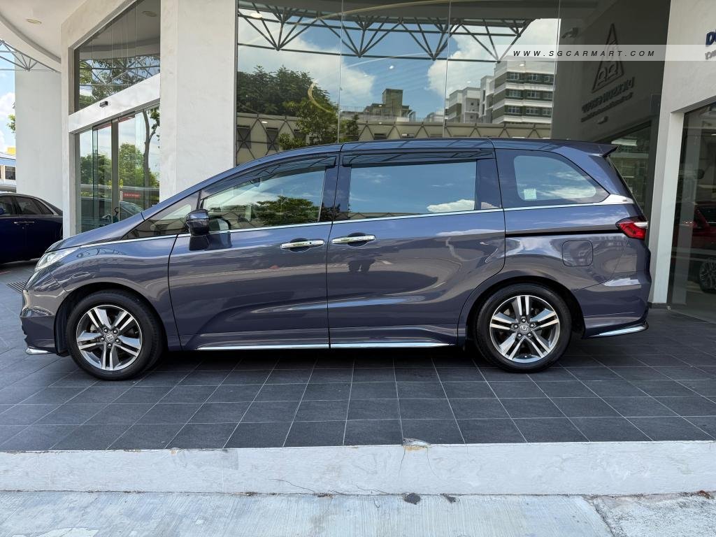 BMW 5 Series 523i Highline - Side Front