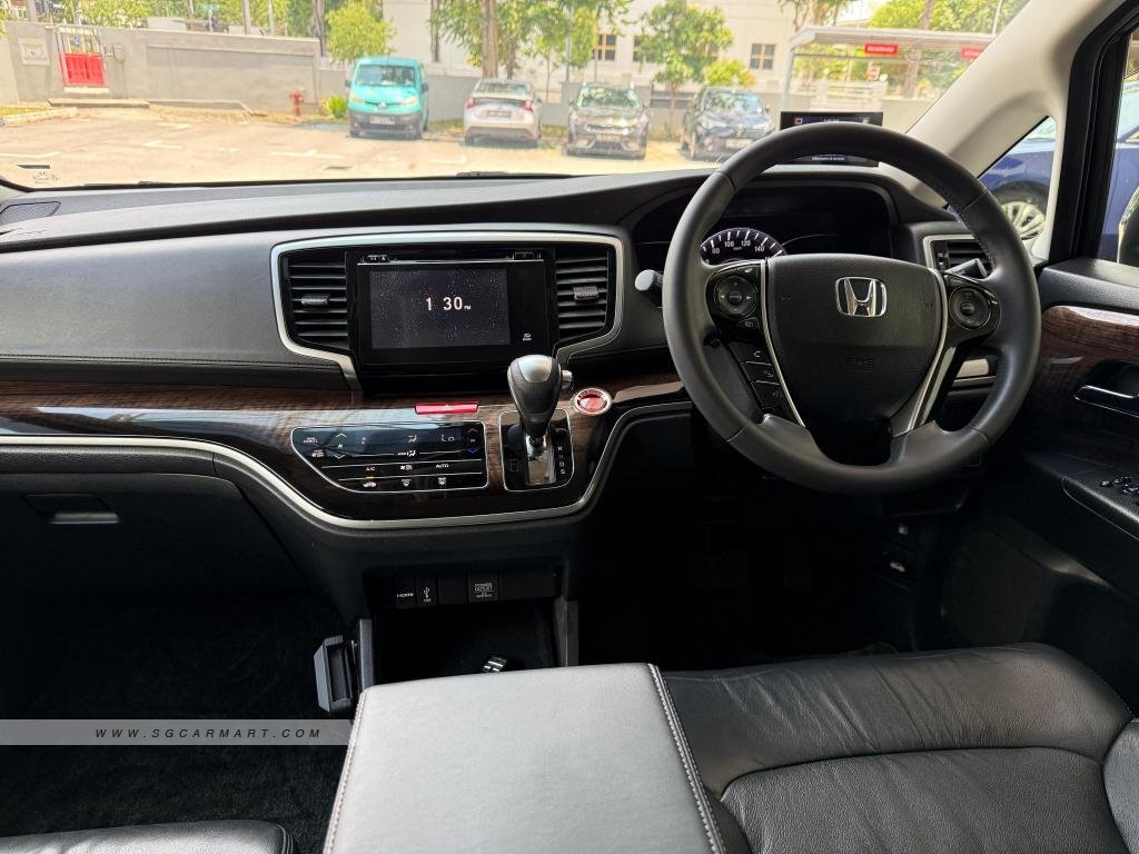 BMW 5 Series 523i Highline - Side Front