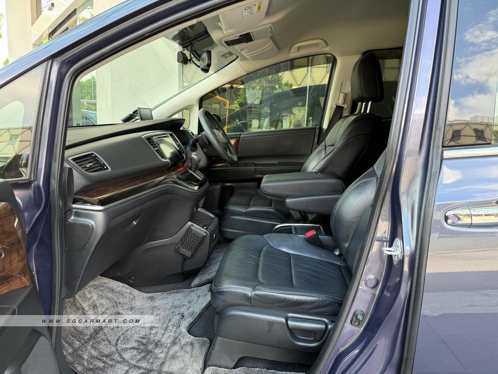 BMW 5 Series 523i Highline - Side Front