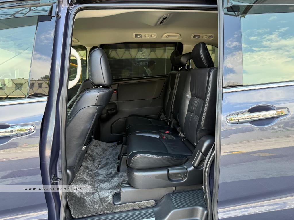 BMW 5 Series 523i Highline - Side Front