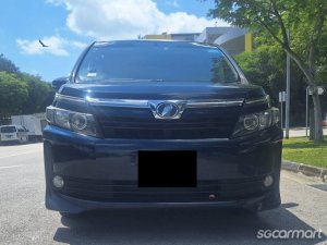Toyota Voxy 2.0A V
