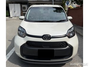 Toyota Sienta Hybrid 1.5A Standard