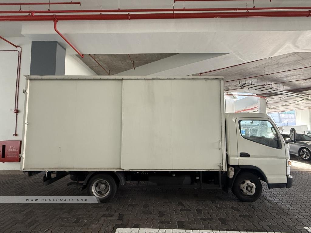 Mitsubishi Fuso Canter 2014 photo 2