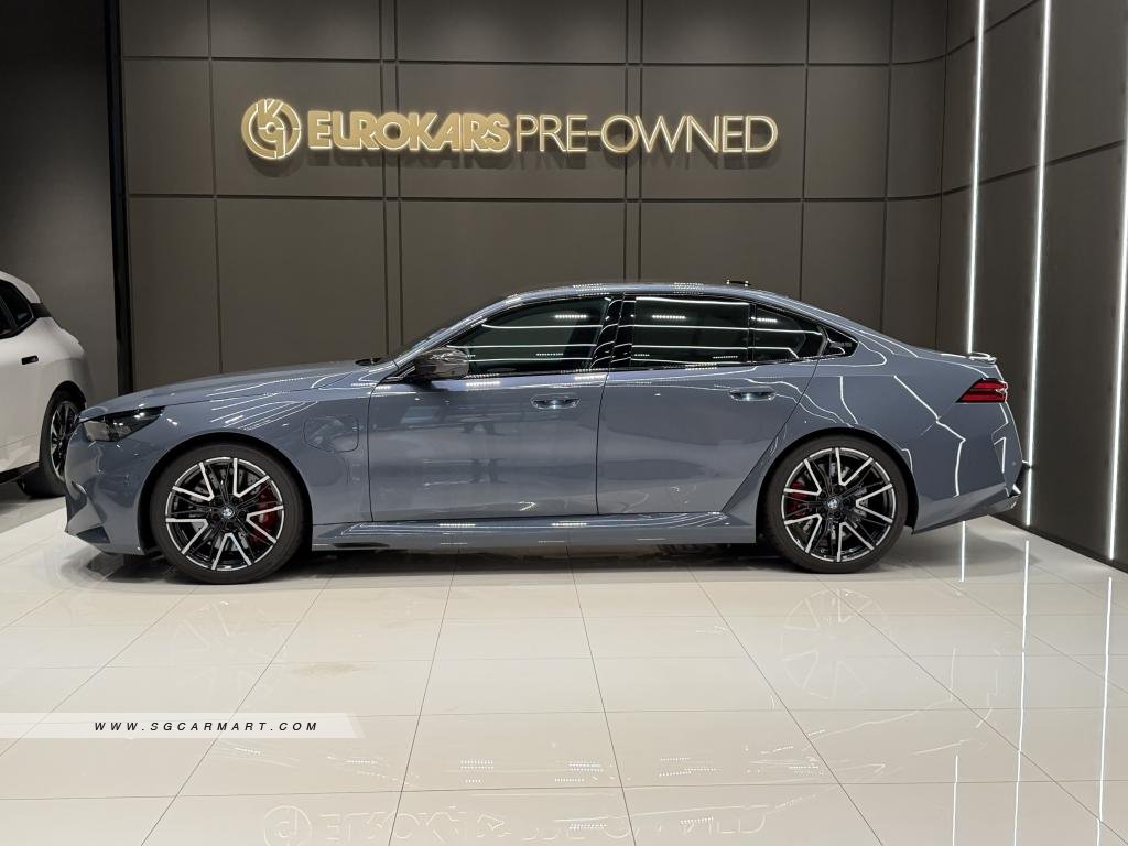 BMW M5 Sedan Plug-in Hybrid 4.4A M xDrive