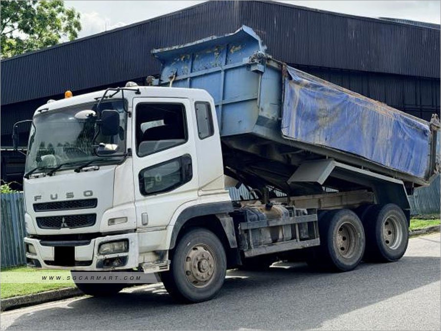 Mitsubishi Fuso photo 2