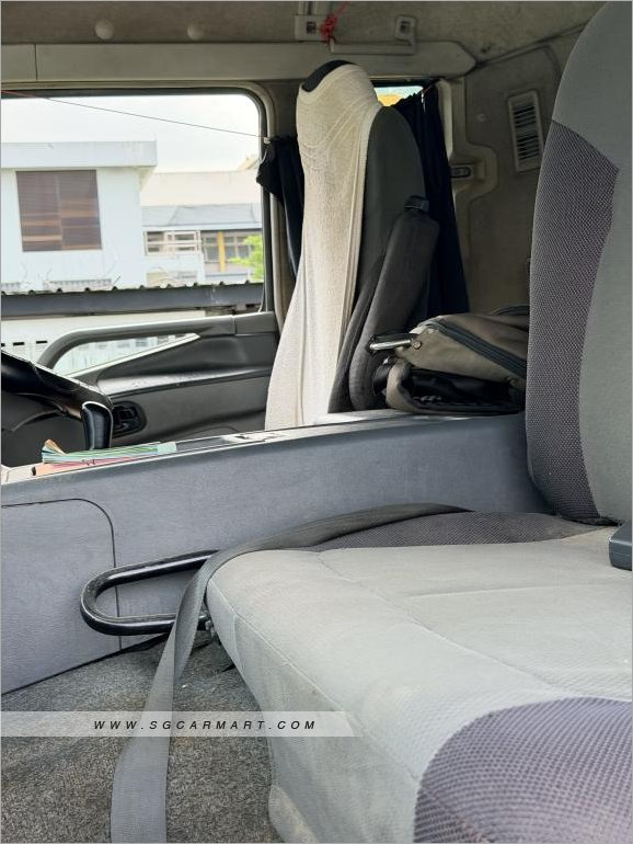 Mitsubishi Fuso photo 4