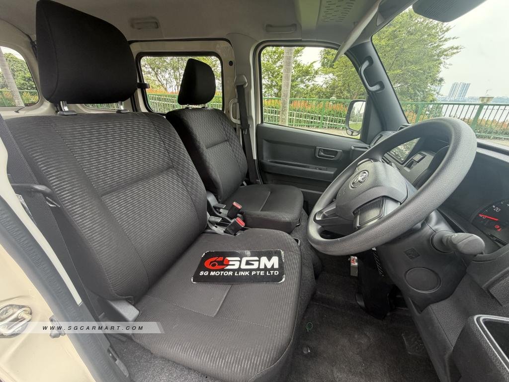 Toyota Pixis 2023 photo 4