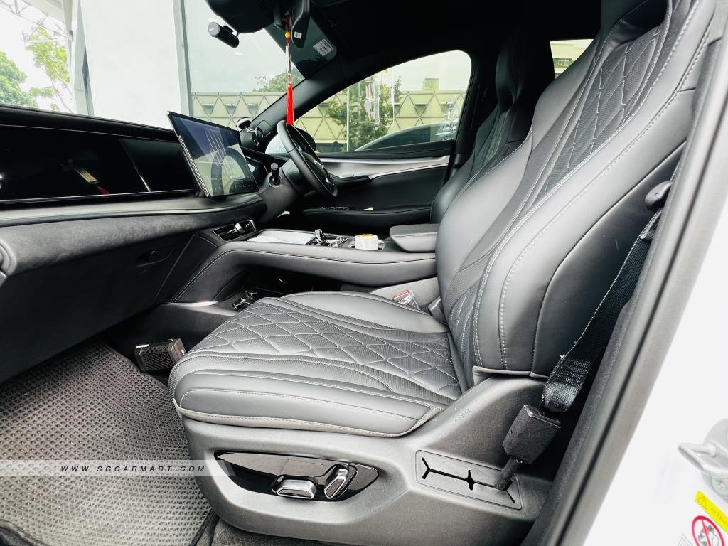 BMW 5 Series 523i Highline - Side Front