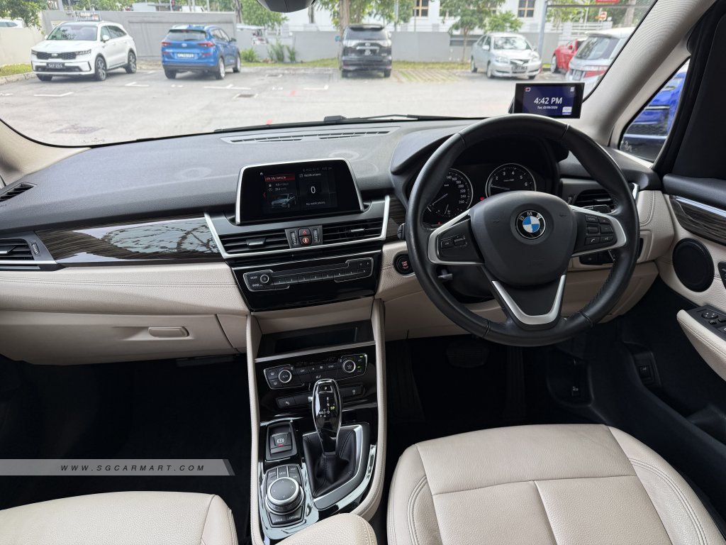 BMW 5 Series 523i Highline - Side Front
