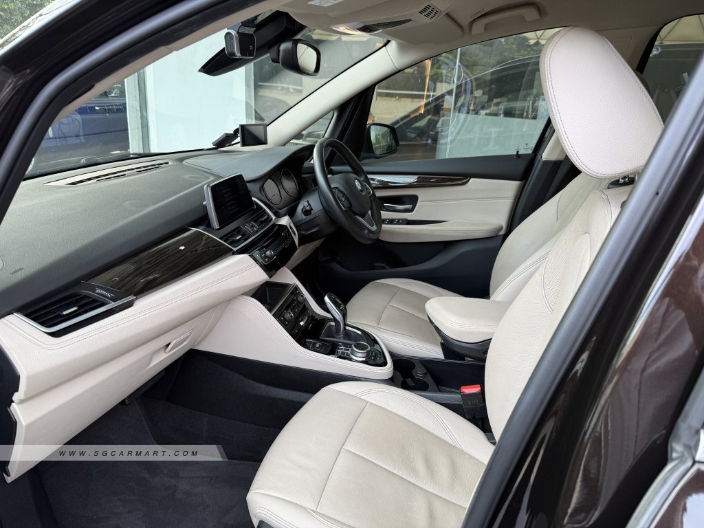 BMW 5 Series 523i Highline - Side Front