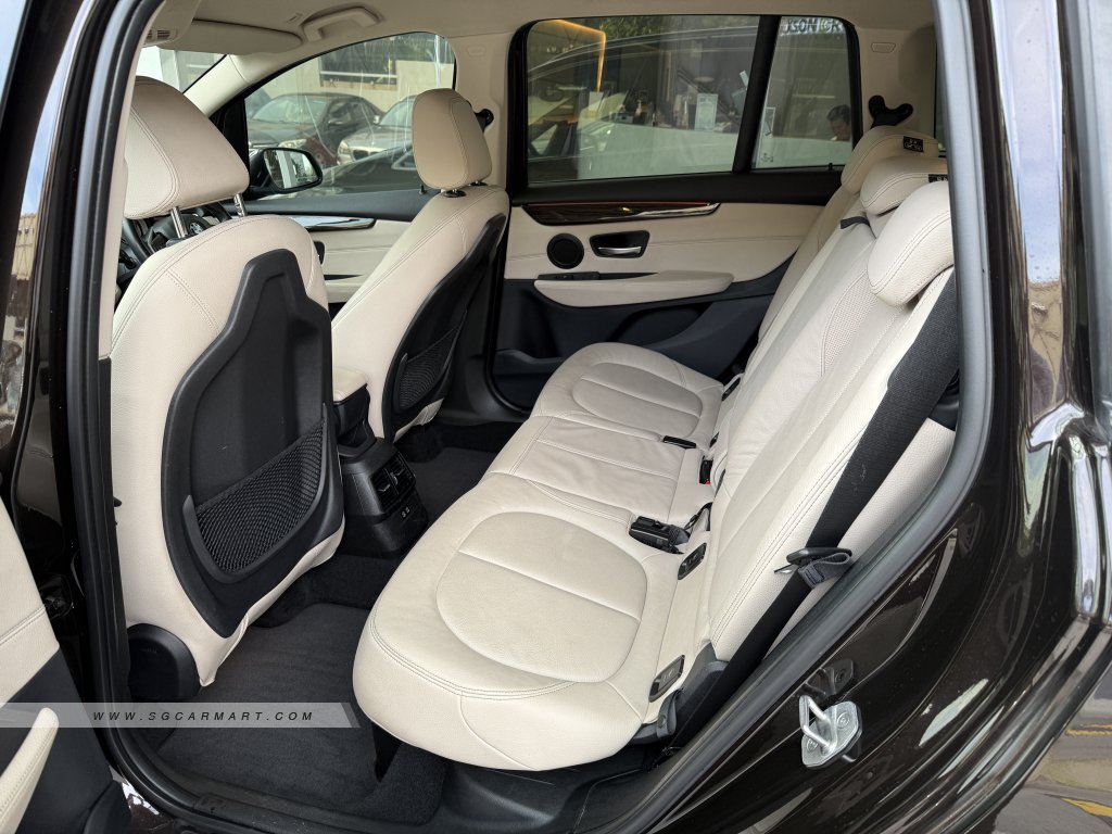 BMW 5 Series 523i Highline - Side Front