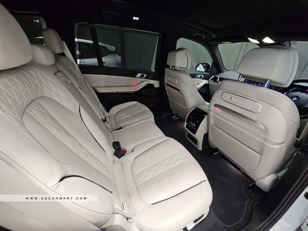 BMW X7 xDrive40i M-Sport 7-Seater