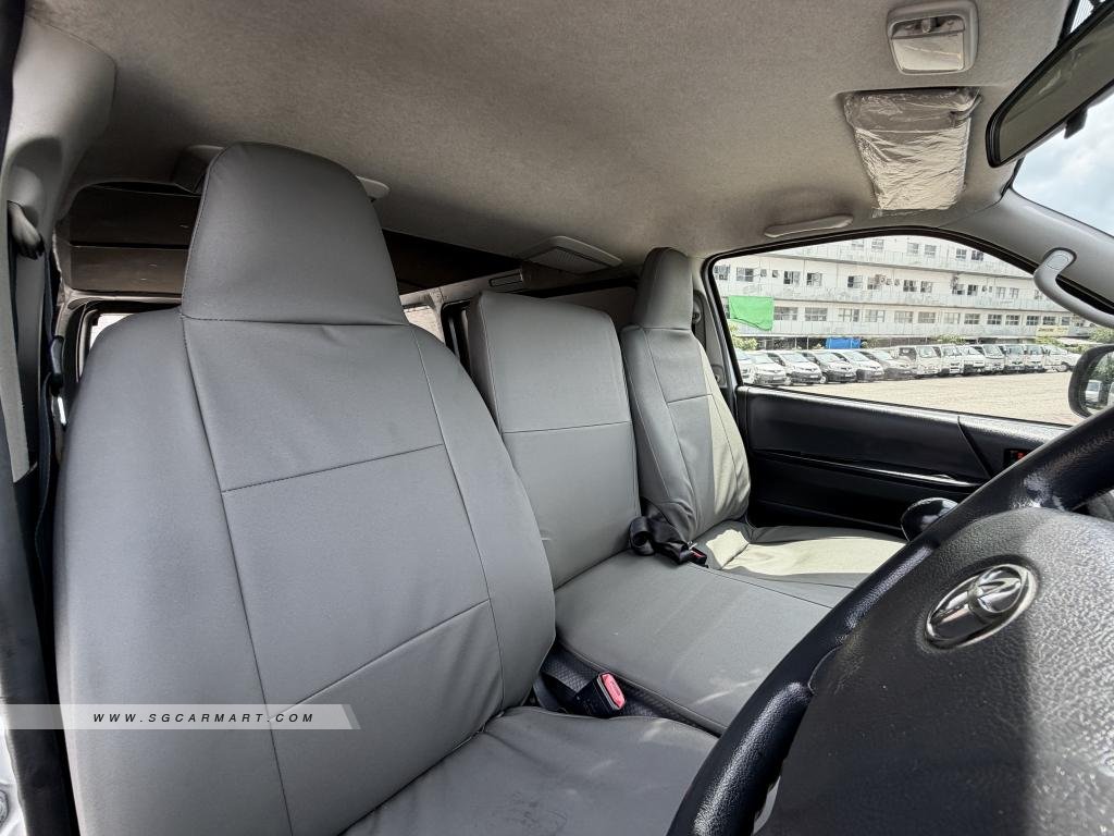 BMW 5 Series 523i Highline - Side Front