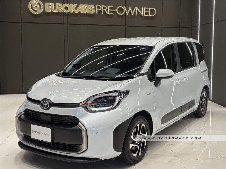 Toyota Sienta Hybrid 1.5A