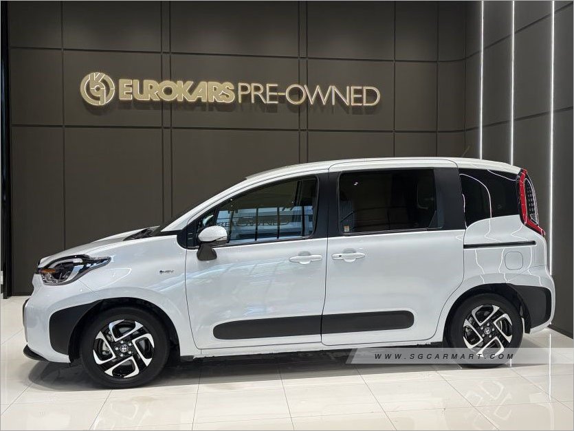 Toyota Sienta Hybrid 1.5A