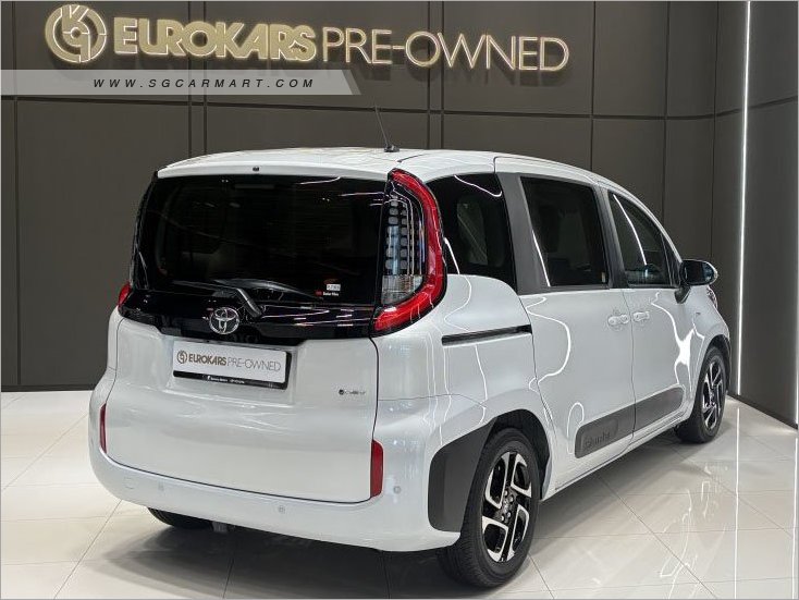 Toyota Sienta Hybrid 1.5A