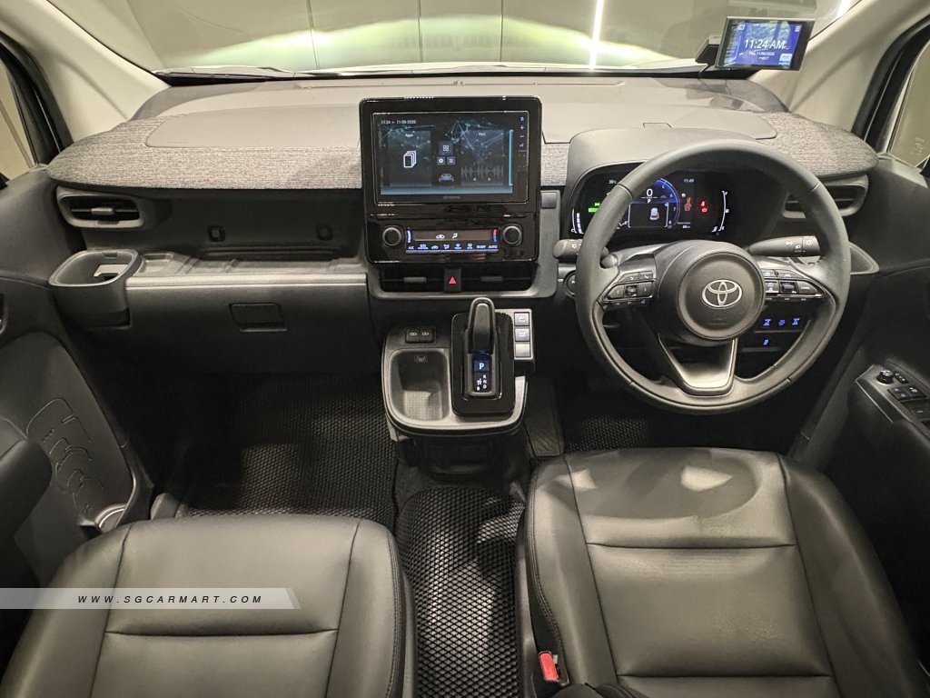 Toyota Sienta Hybrid 1.5A