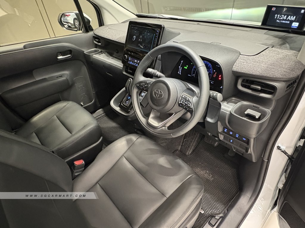 Toyota Sienta Hybrid 1.5A
