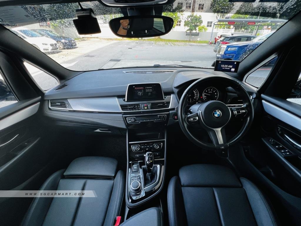 BMW 5 Series 523i Highline - Side Front
