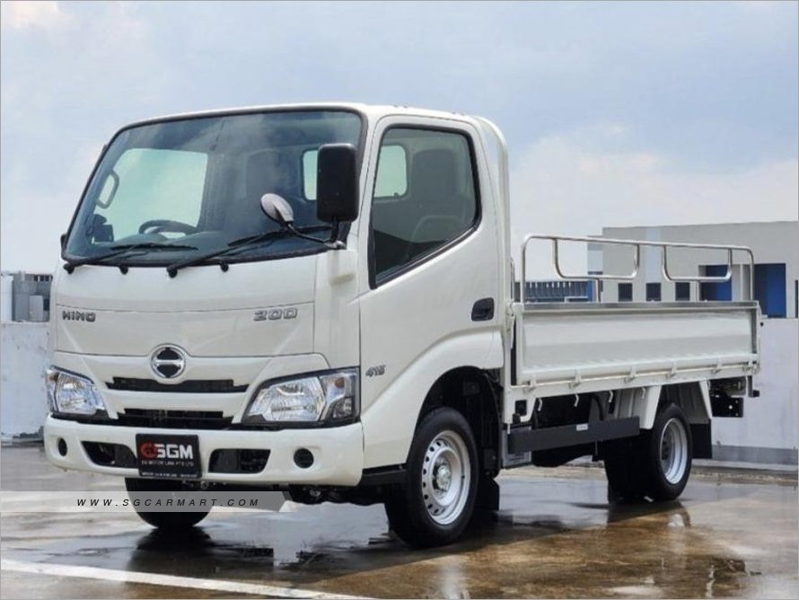 Hino Dutro 2026 photo 2