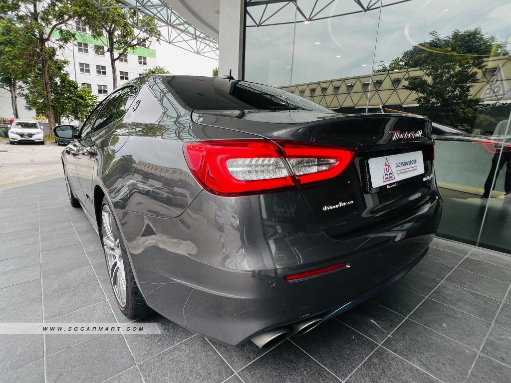BMW 5 Series 523i Highline - Side Front