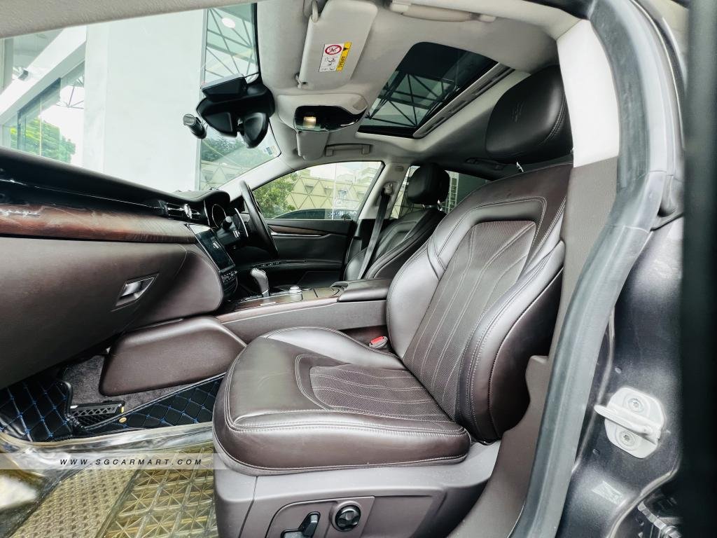 BMW 5 Series 523i Highline - Side Front