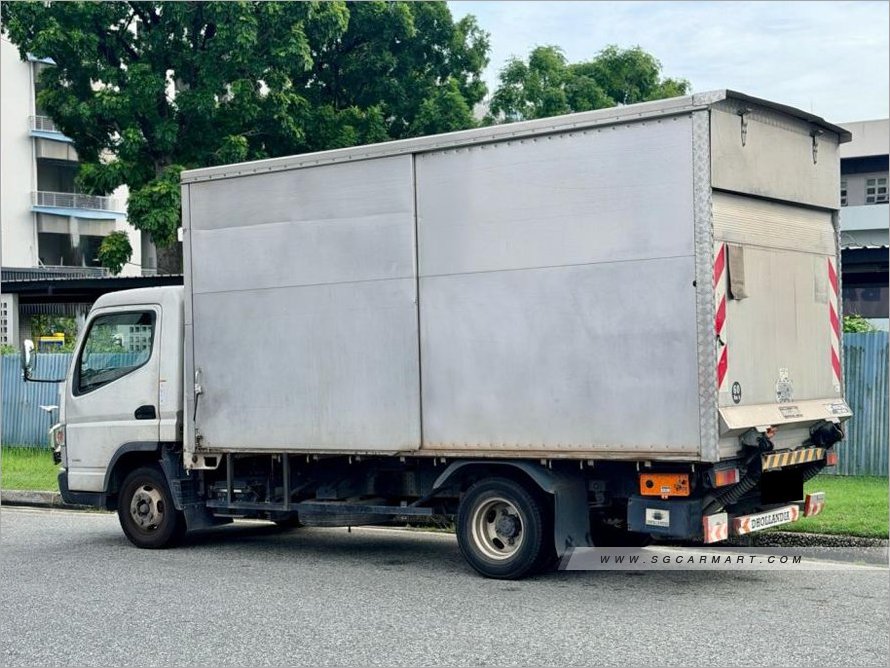 Mitsubishi Fuso Canter 2019 photo 2