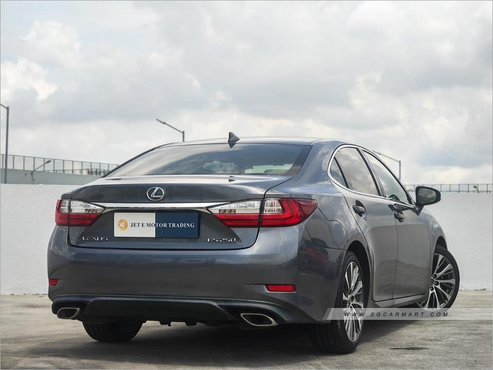 Lexus Es250 2018 photo 2