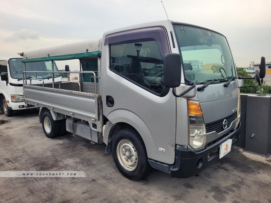 Nissan Cabstar 2014 photo 2