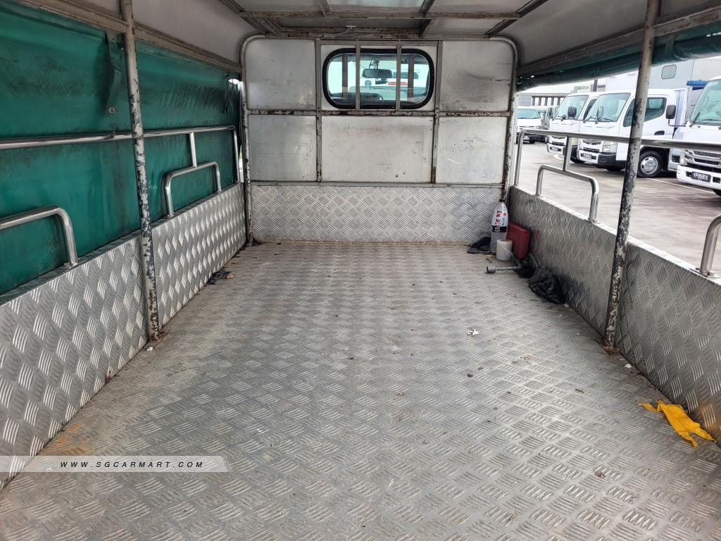Nissan Cabstar 2014 photo 5