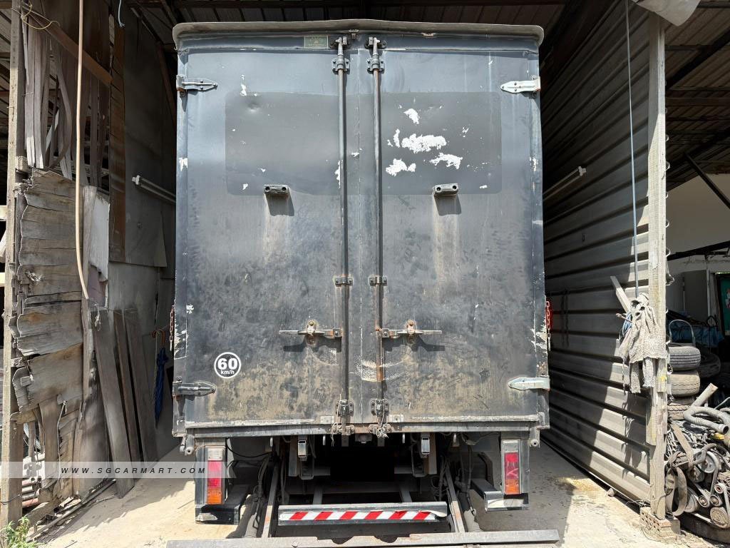 Mitsubishi Fuso Canter 2014 photo 2