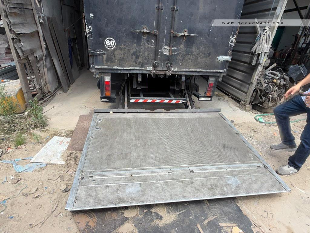 Mitsubishi Fuso Canter 2014 photo 3